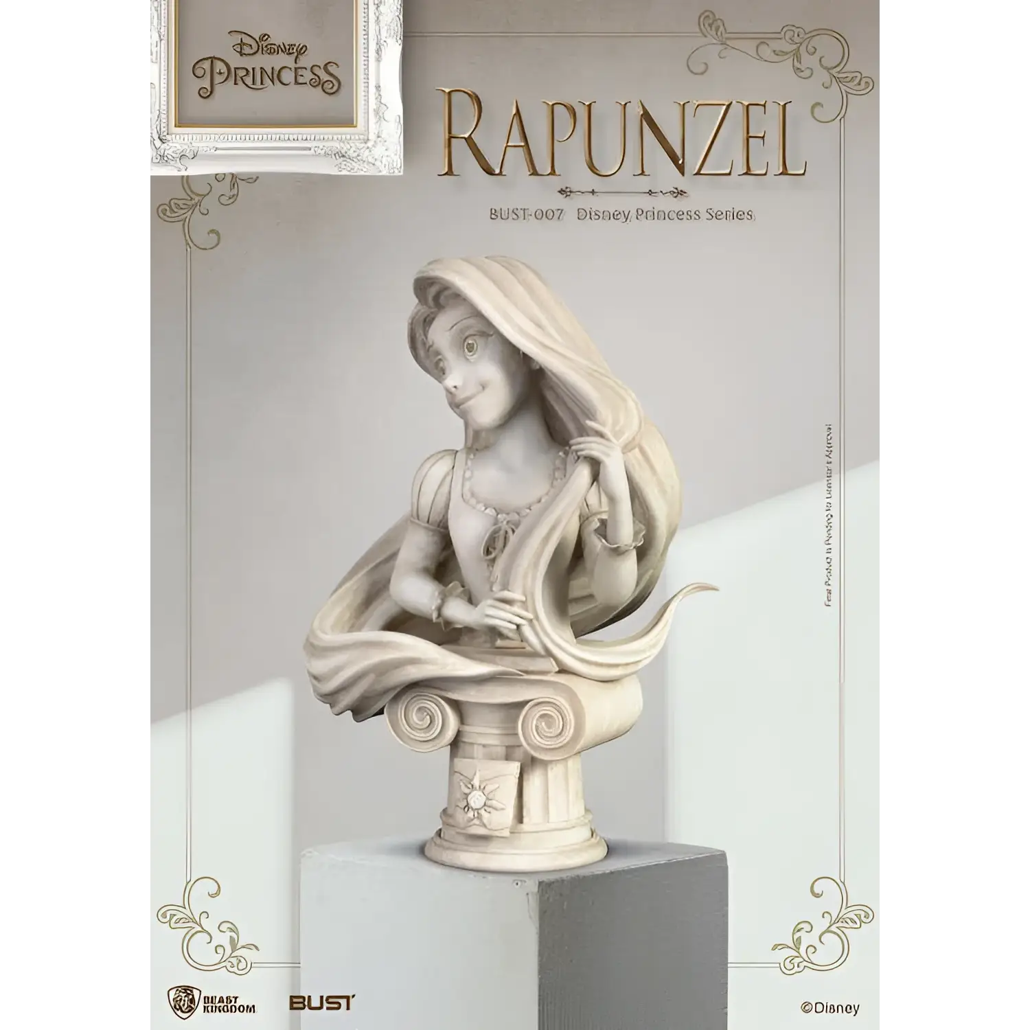 Beige resinbyst av Disney-prinsessan Rapunzel med flödande hår och detaljerad klänning på klassisk kolonn