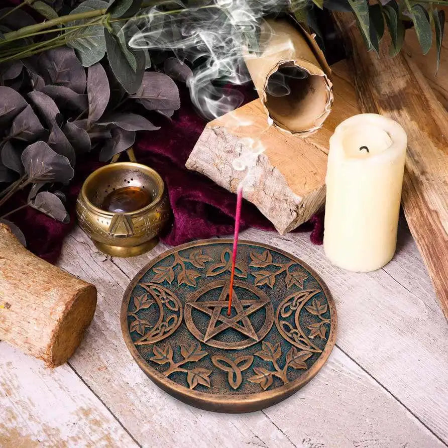 Divine Essence Wiccan incense burner i brons med keltisk knut och pentagram