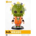 Grön texturerad mask med gula taggiga håret och silverplattor på Nikaido-figur i orange overall