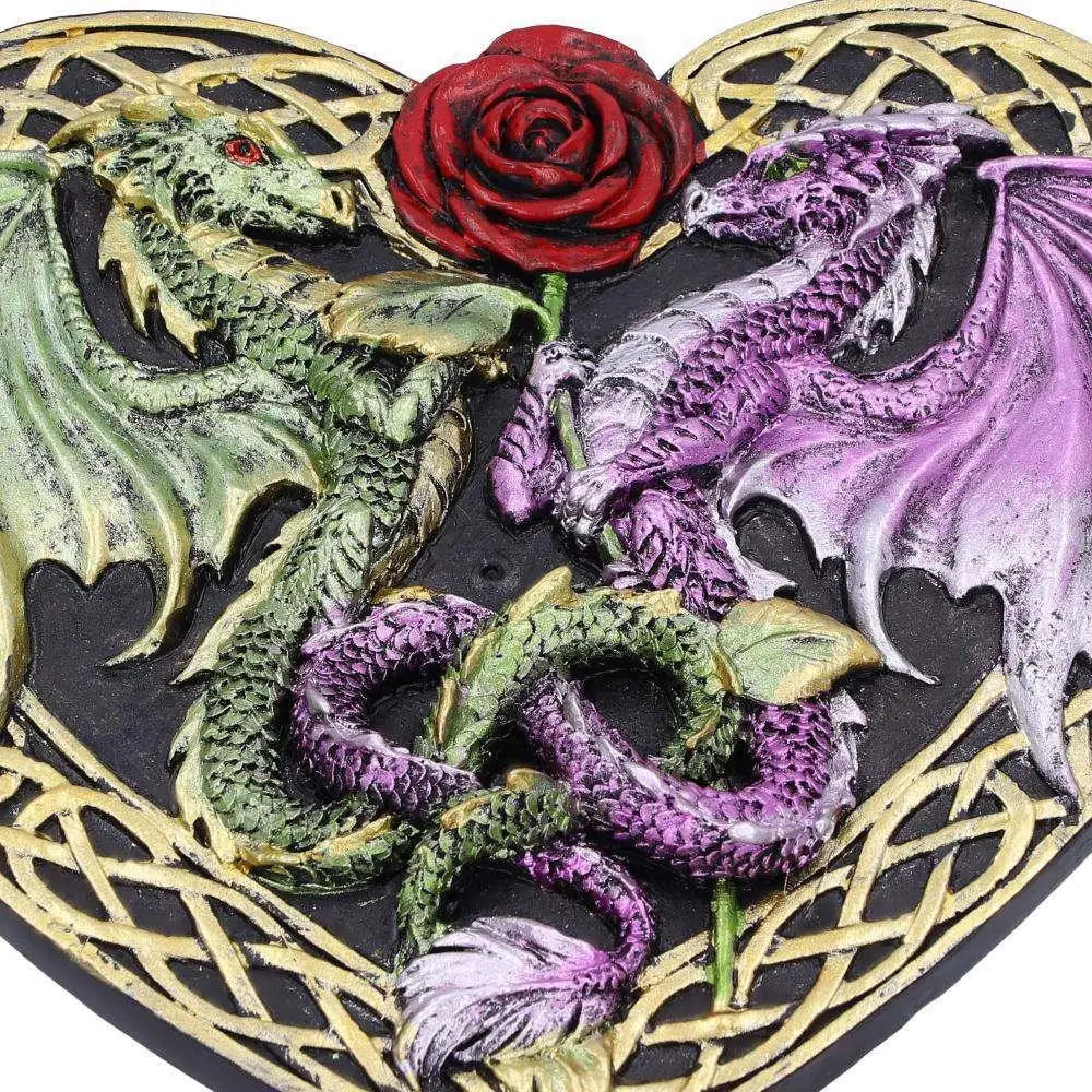 Hjärtformad drakplakett i Dragon Love Heart Rökelsehållare med gröna och lila drakar runt röd ros