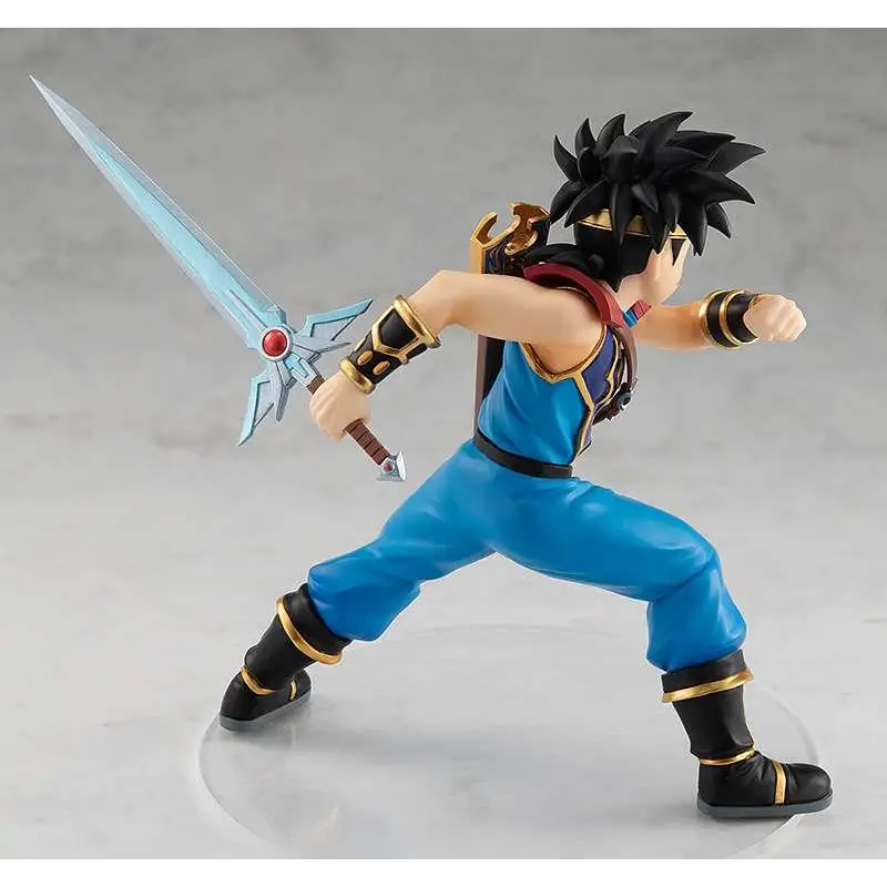 Blå och svart rustad figur med silver svärd och röd ädelsten i Dragon Quest Dai POP UP PARADE