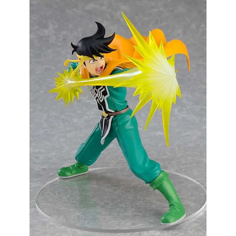 Grön och svart animefigur Popp från Dragon Quest i dynamisk pose med gul energi, teal kläder och gröna stövlar
