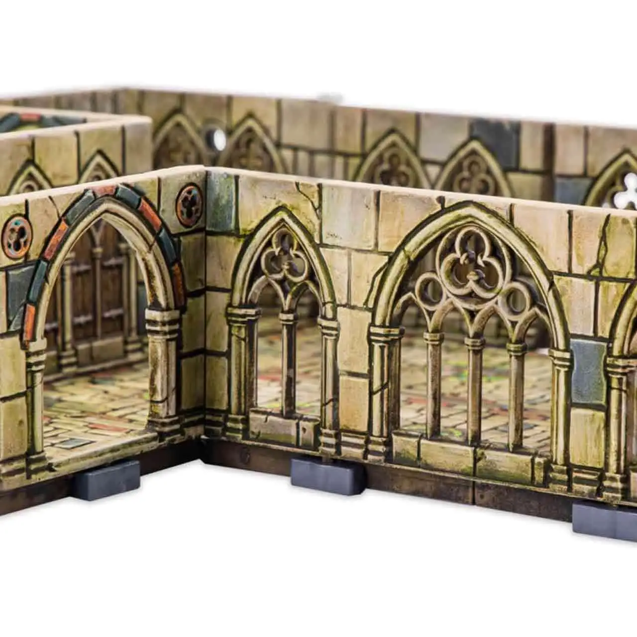 Gotisk miniatyrarena från Dungeons & Lasers Förbannad Katedral med valvväggar och glasmålningar