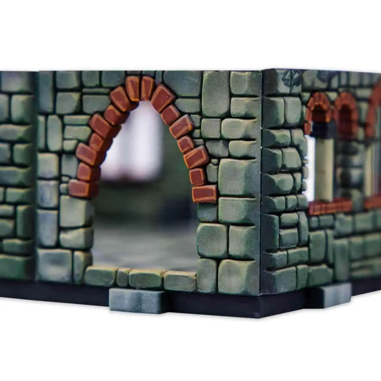 Miniatyrmässiv stenbåge med grön-grå väggar och rödbruna tegel i Dungeons & Lasers Stone Tower