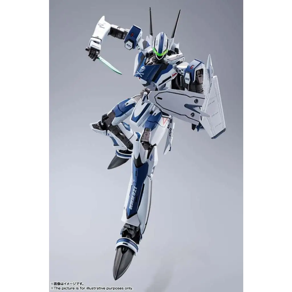 Blå och vit pansrad robotfigur med gröna glödande ögon, Dx Macross VF-25 Messiah Valkyrie Anniversary Edition