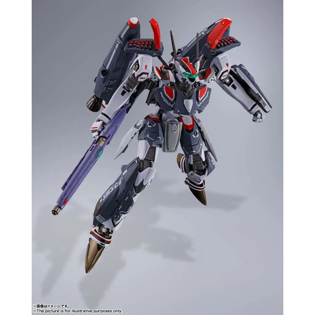 Grå och vit pansrad robot med röda accenter, håller lila vapen i Dx Macross VF25F Super Messiah Valkyrie