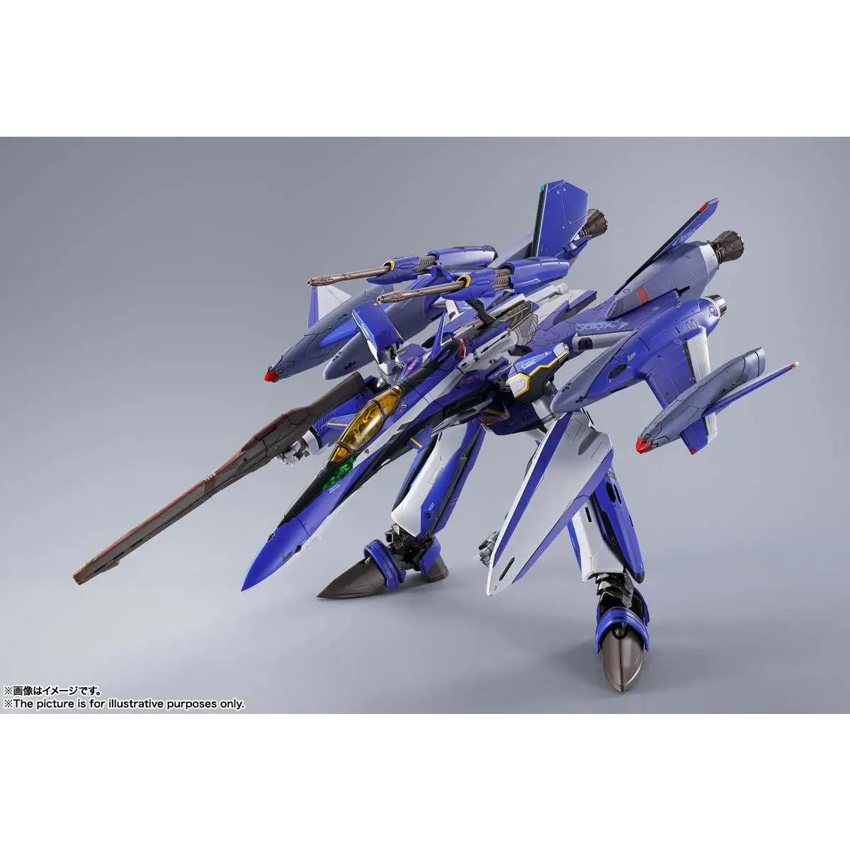 Blå och vit plastmodell av detaljerad mecha-fighter YF-29 Durandal Valkyrie med guldaccenter och vapen på vingarna