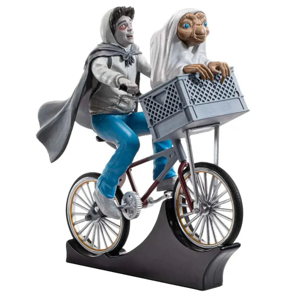 Detaljerad plastfigur av Elliot och E.T. i måndiorama