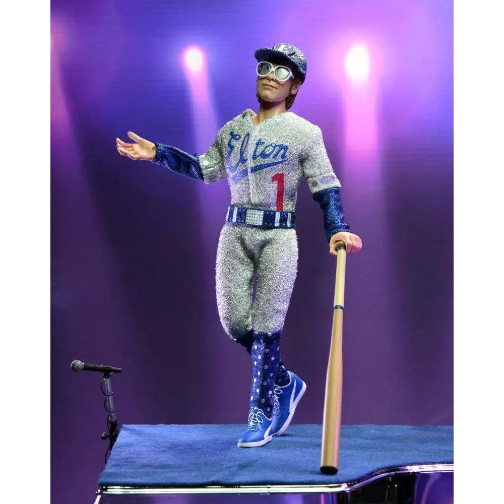 Glittrande silver- och blå baseballuniform med Elton-script över bröstet från Elton John Live 1975-actionfigur