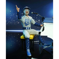 Detaljerad, glittrande Elton John-actionfigur i silverblå outfit med Elto-text på bröstet från Live 1975