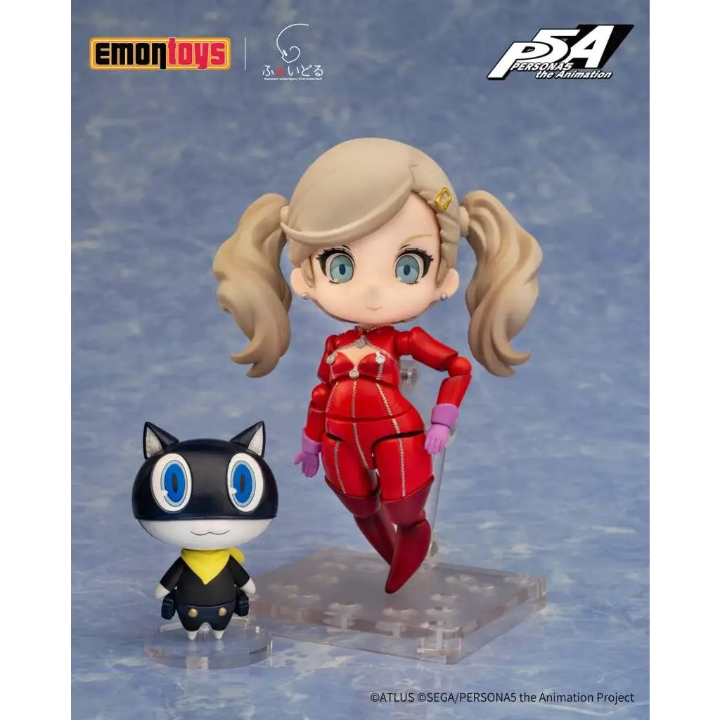 Röd och svart chibi-figur av blond Takamaki An i röd overall med lila handskar bredvid svart kattlik följeslagare från Eromanga Sensei Faidoll Vol 3
