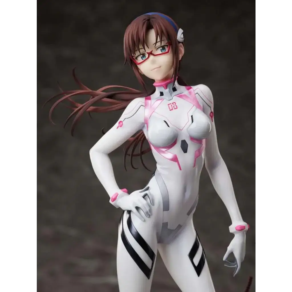 Evangelion 3.0+1.0 Mari-figur med vita och rosa detaljer, röda glasögon och detaljerad rustning
