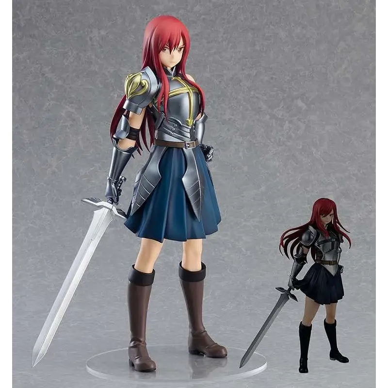 Erza Scarlet figur i silver- och guldarmor med blå kjol, stor och liten version