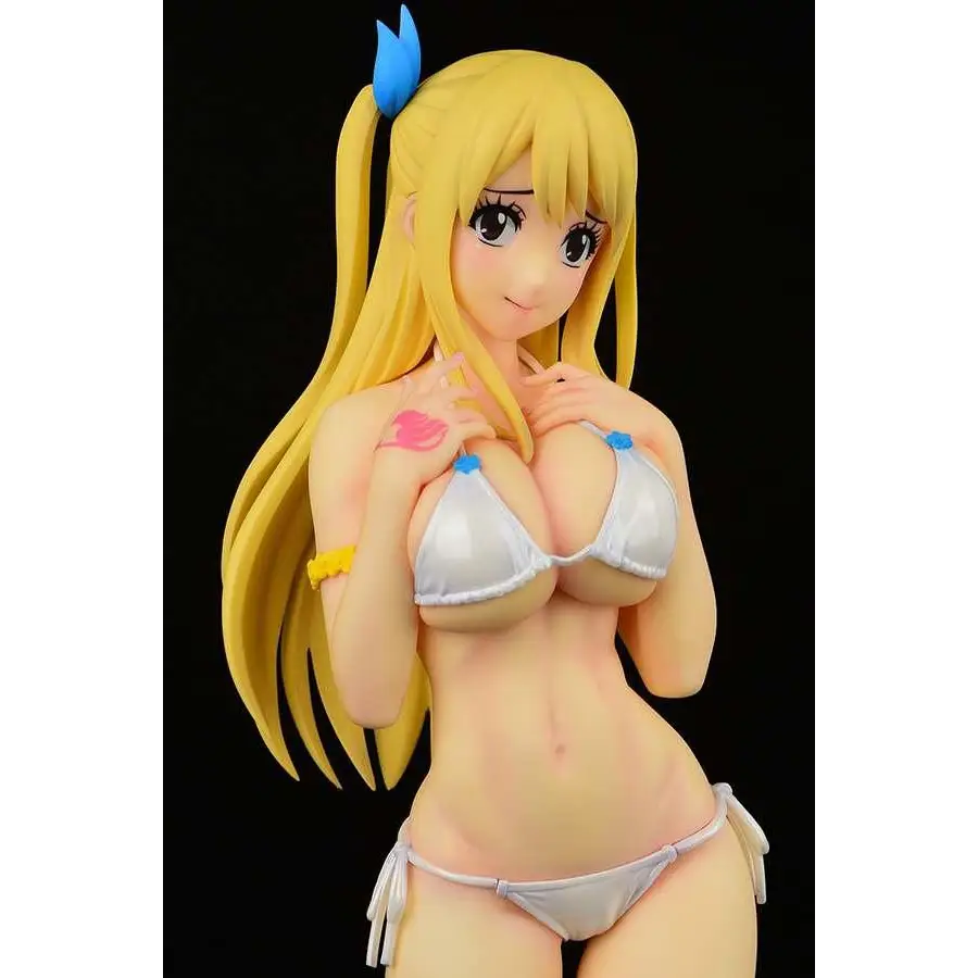 Fairy Tail Lucy Heartfilia i vit bikini med blå detaljer