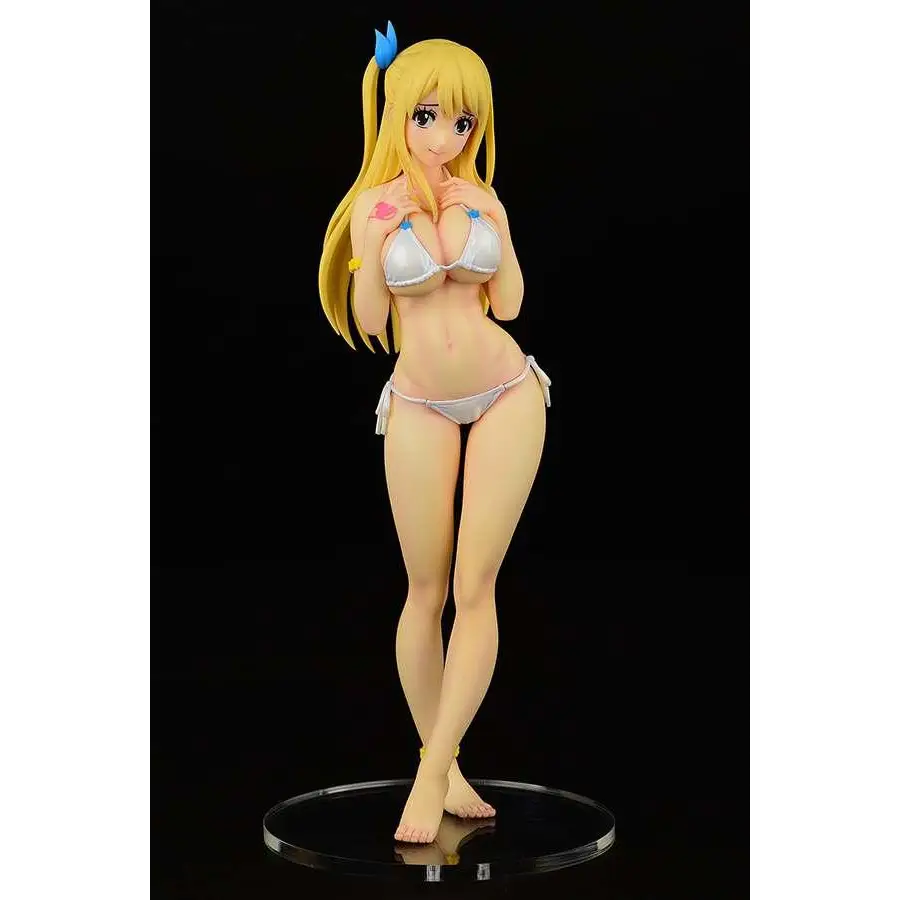 Fairy Tail Lucy Heartfilia figurin i silver badkläder med blå accenter