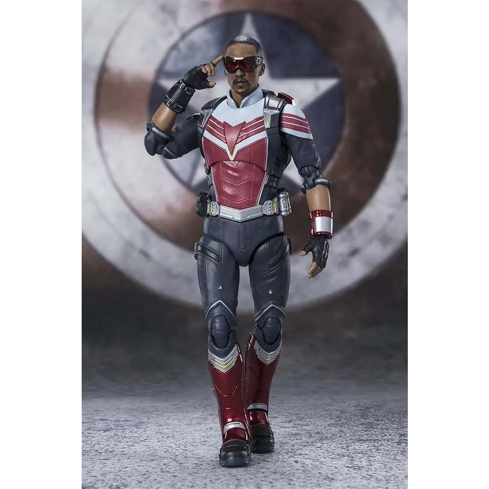 Detaljerad Sam Wilson som Captain America-figur i röd-grå Falcon-dräkt