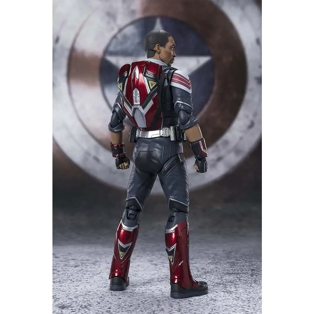 Röd och svart rustad figur med silverdetaljer från Falcon och Winter Soldier S.H.Figuarts