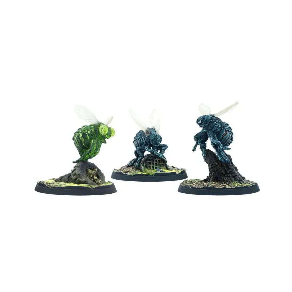 Tre detaljerade miniatyrbloatflies med genomskinliga vingar på svarta baser från Fallout