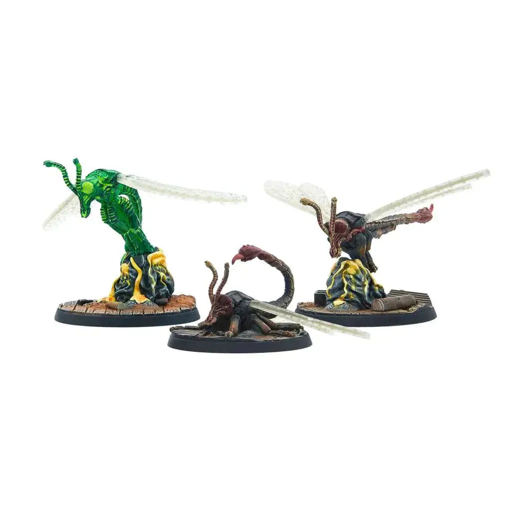 Tre detaljerade miniatyrinsekter med genomskinliga vingar i Fallout WW Kreaturer: Stingwings Figur
