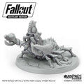 Fallout WW Mirelurk Hunters: grå plastminiatyr av krigare på taggigt, mångbent monster