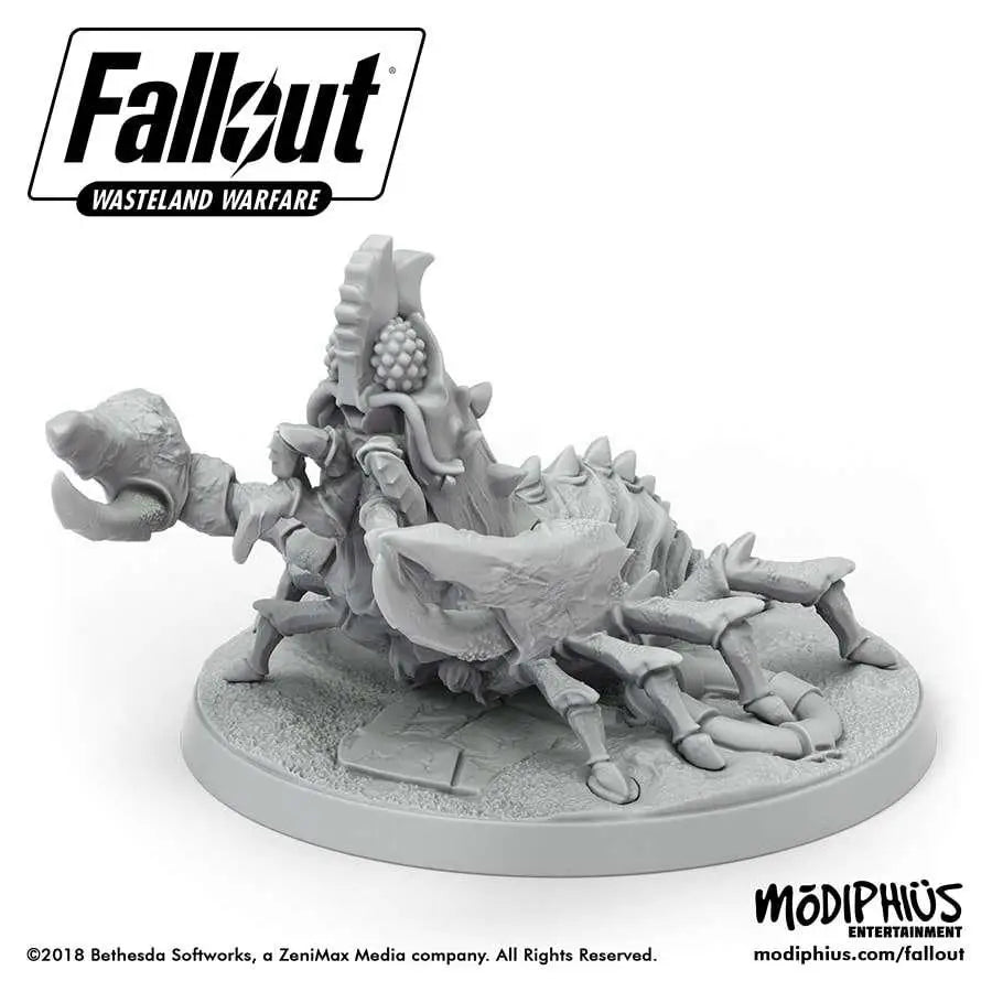 Fallout WW Mirelurk Hunters: grå plastminiatyr av krigare på taggigt, mångbent monster