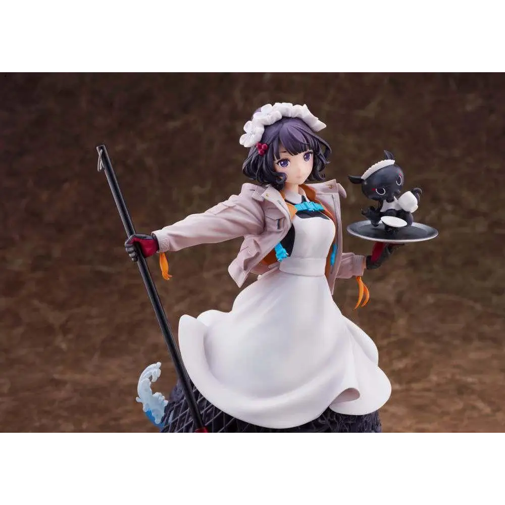 Vit figur av Fate/GO Katsushika Hokusai i festivaldräkt med vit klänning, beige jacka, blå accenter, blomsterhuvudbonad, stav, bricka och svart