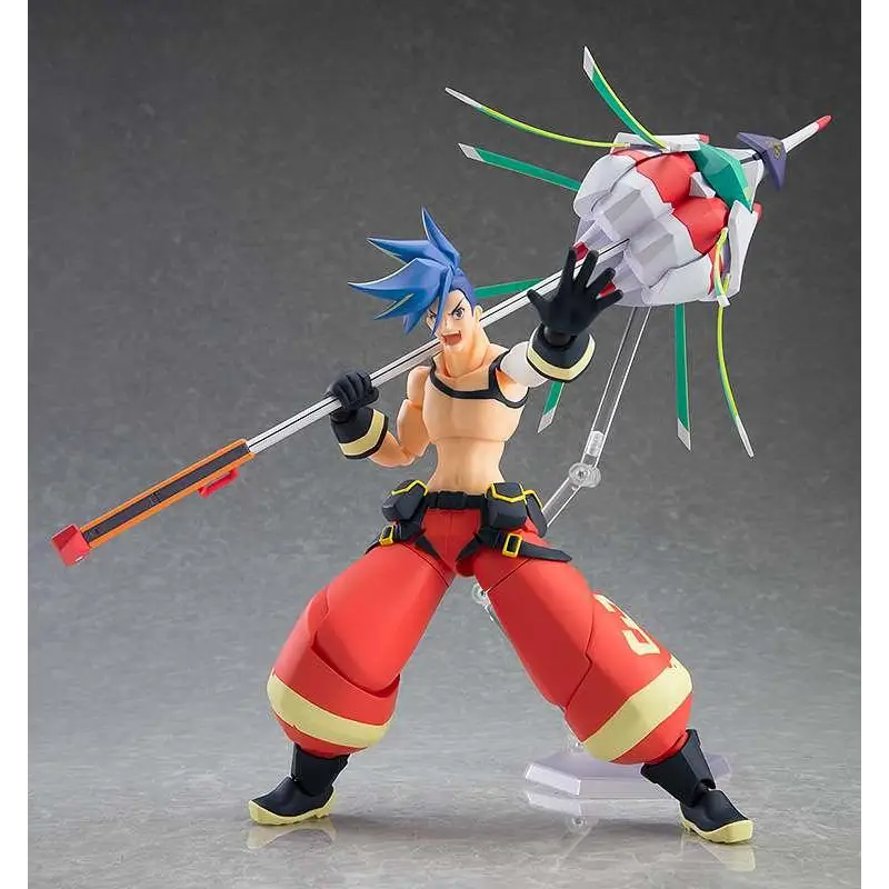 Blåhårig Figma Galo Thymos actionfigur i röda gula brandmannsbyxor med färgglad stav