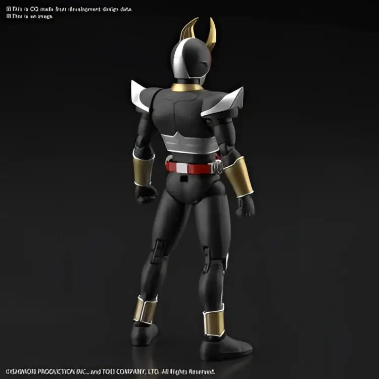 Svart och guld rustad figur med silverhjälmhorn, rött bälte och detaljerade metallleder i Figure Rise Masked Rider Agito Ground F