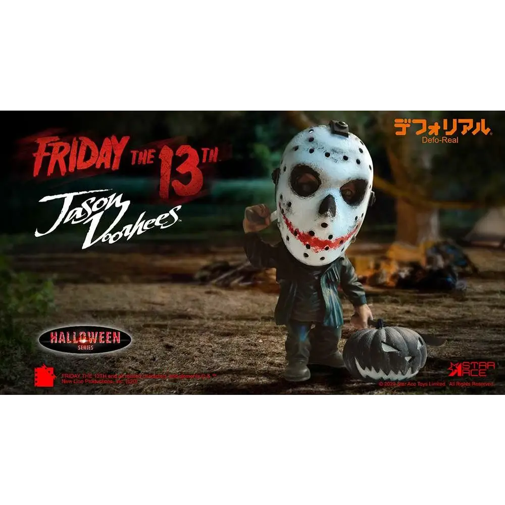 Vit Jason Voorhees-mask med vit prickig hockeymask, röd leende och svarta ögonhål, hållandes pumpa