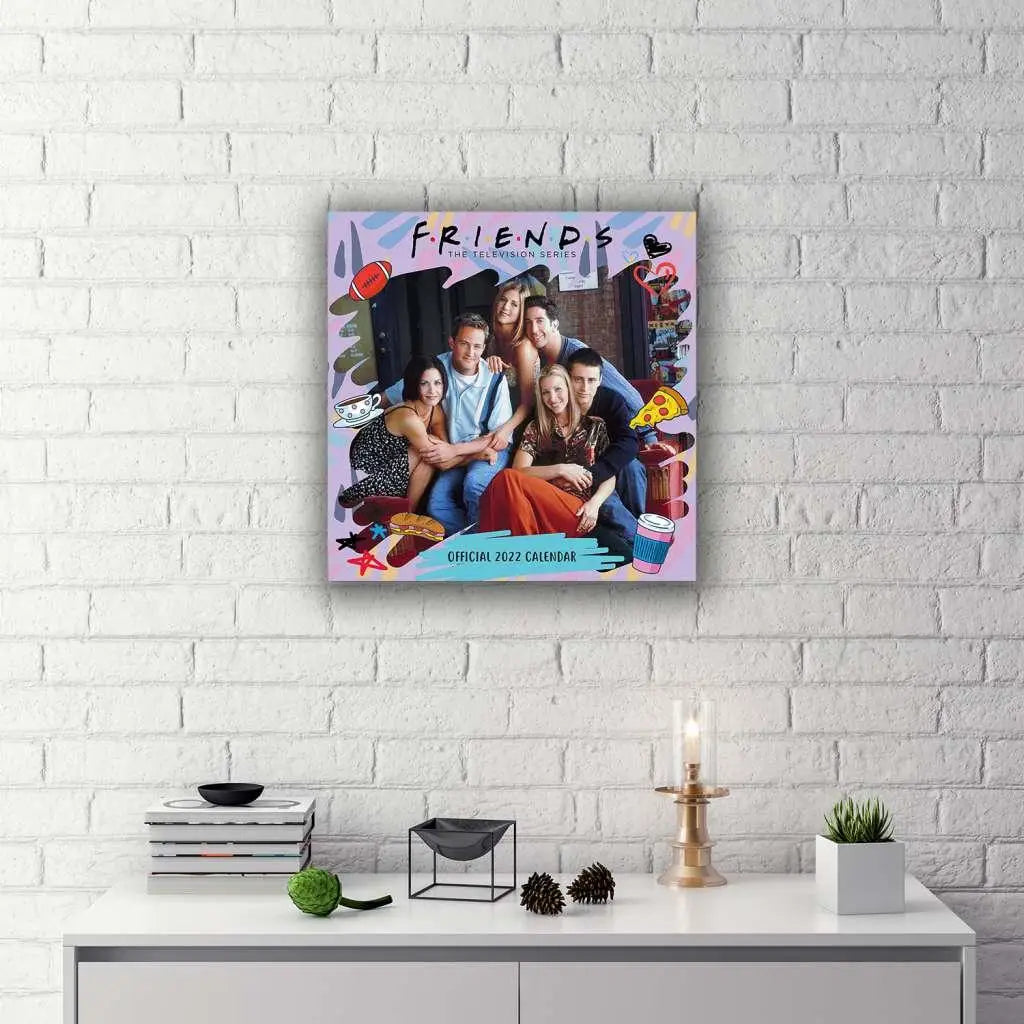 Färgglad Friends 2022-kalender med rollfigurillustrationer, pizza och kaffe i Friends 2022 Presentbox