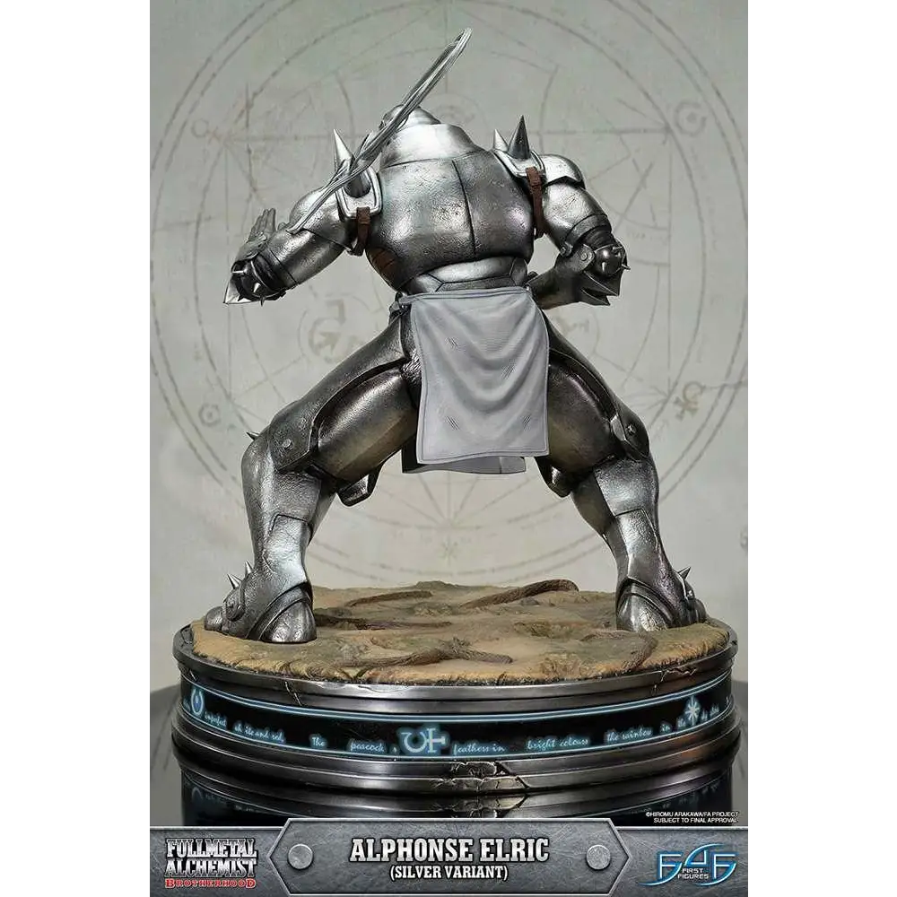 Alphonse Elric silver variant staty i dynamisk pose med svärd och vit förkläde
