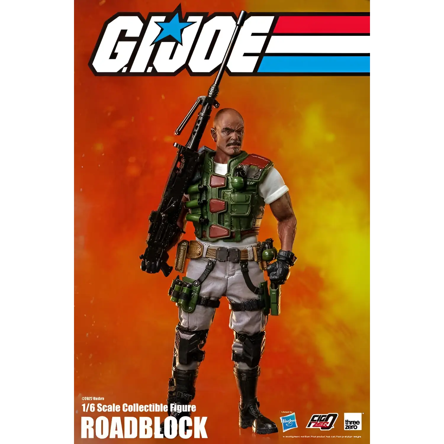 Grön och röd taktisk väst över vit t-shirt, grå byxor med svarta stövlar, håller gevär – G.I. Joe Roadblock 1/6-figur