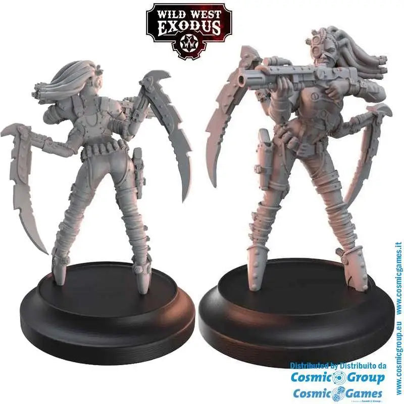 Två omålade grå plastminiatyrer från Galvanic Mysteries Posse i Wild West Exodus, på svarta runda baser