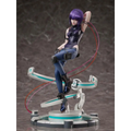 Motoko Kusanagi Ghost in the Shell figur lila hår, taktisk outfit på futuristisk bas