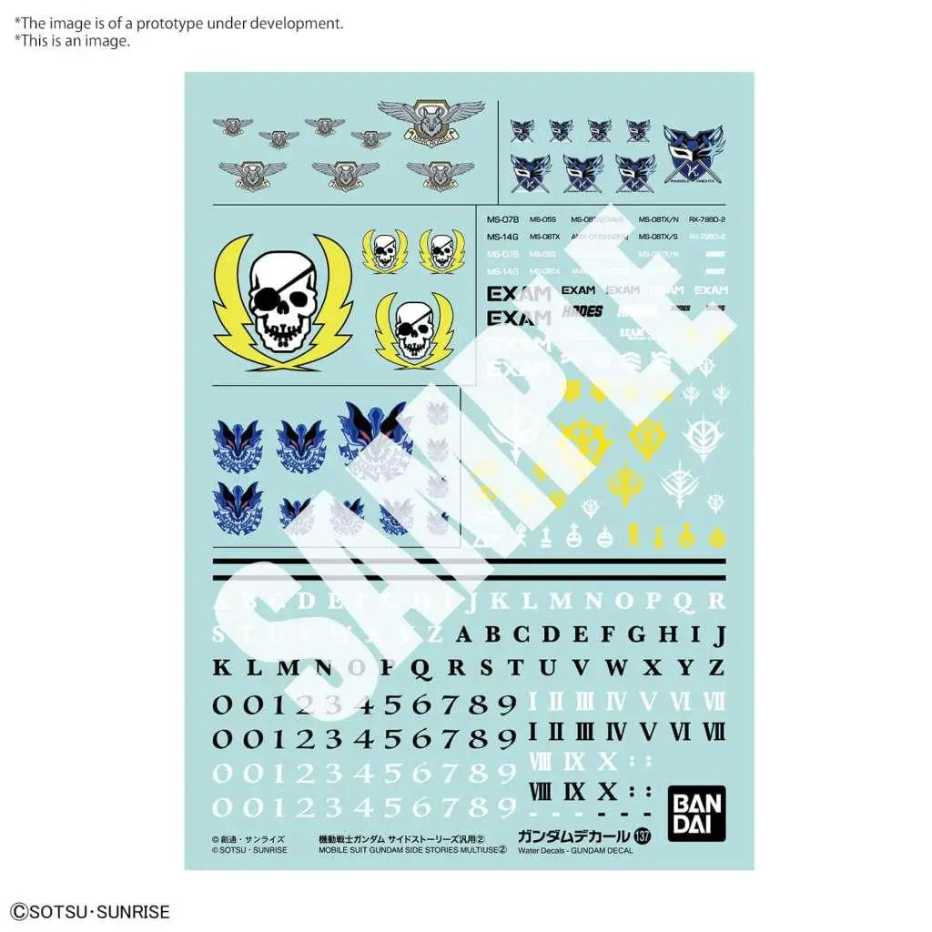 Ljusblå Gundam-dekalsark med svarta och gula dödskallor, emblem och Bandai-logo