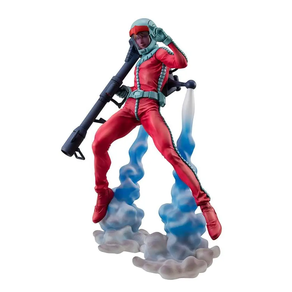 Röd och turkos rymdrangerfigur i dynamisk pose med svart gevär på blå-grå rökbas, Char Aznable Gundam Guy-statue