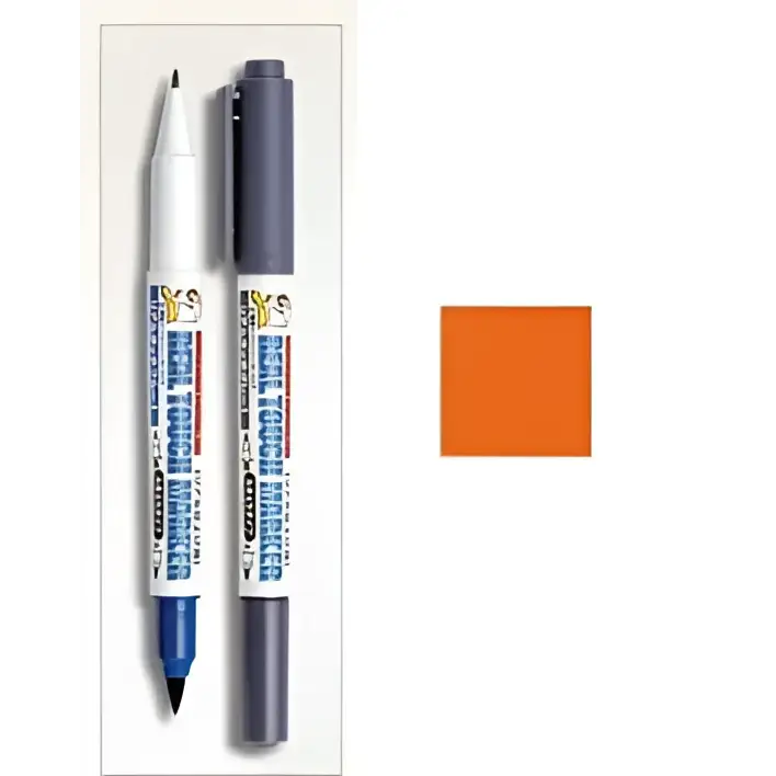 Två Gundam Marker GM-405: vit med blå spets, mörkgrå med svart