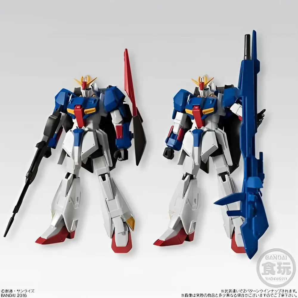 Blå och vit Gundam-modell med röda accenter och gul huvuddel