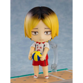 Chibi Nendoroid-figur av Haikyuu Kenma Kozume i röd-vit SEK-uniform med boll