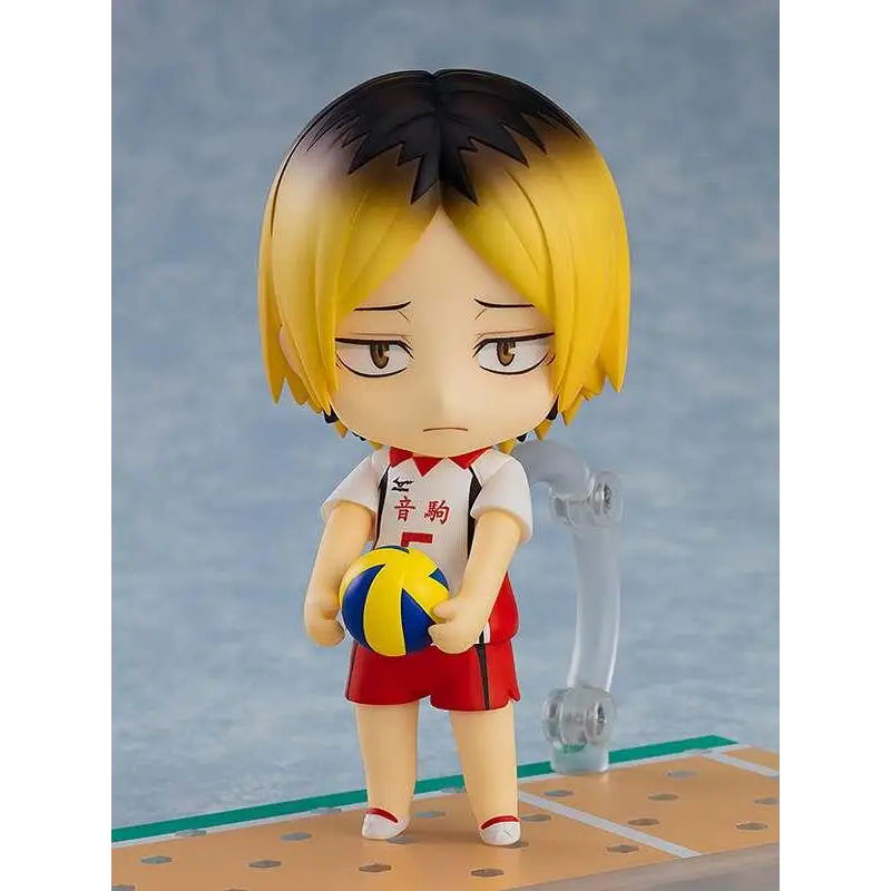 Chibi Nendoroid figurin av Haikyuu Kenma Kozume i SEC-uniform med boll