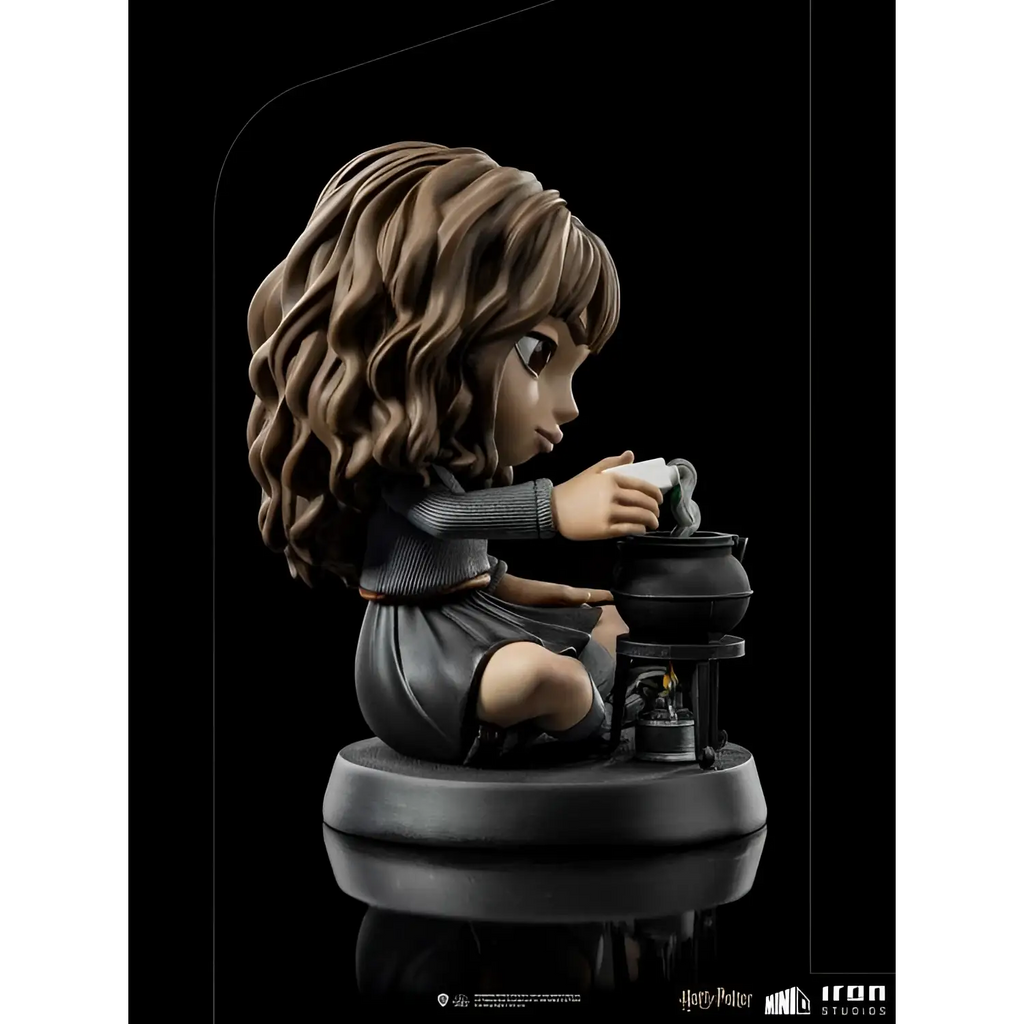 Chibi Hermione Granger Polyjuice MiniCo-figur från Harry Potter, rör i svart gryta