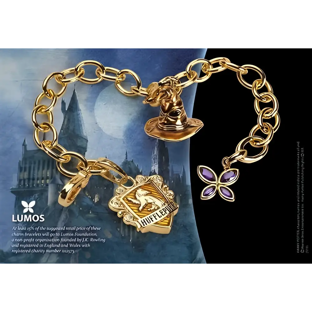 Guldigt Hufflepuff-armband med Hogwarts-vapen, sorteringshatt och ametistblomma