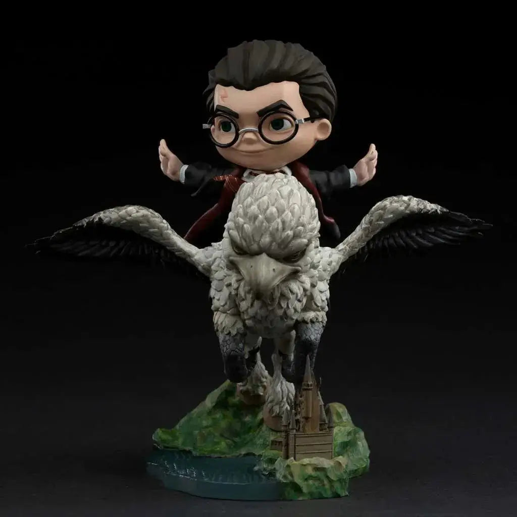 Chibi Harry Potter-figur med Buckbeak på detaljerad bas