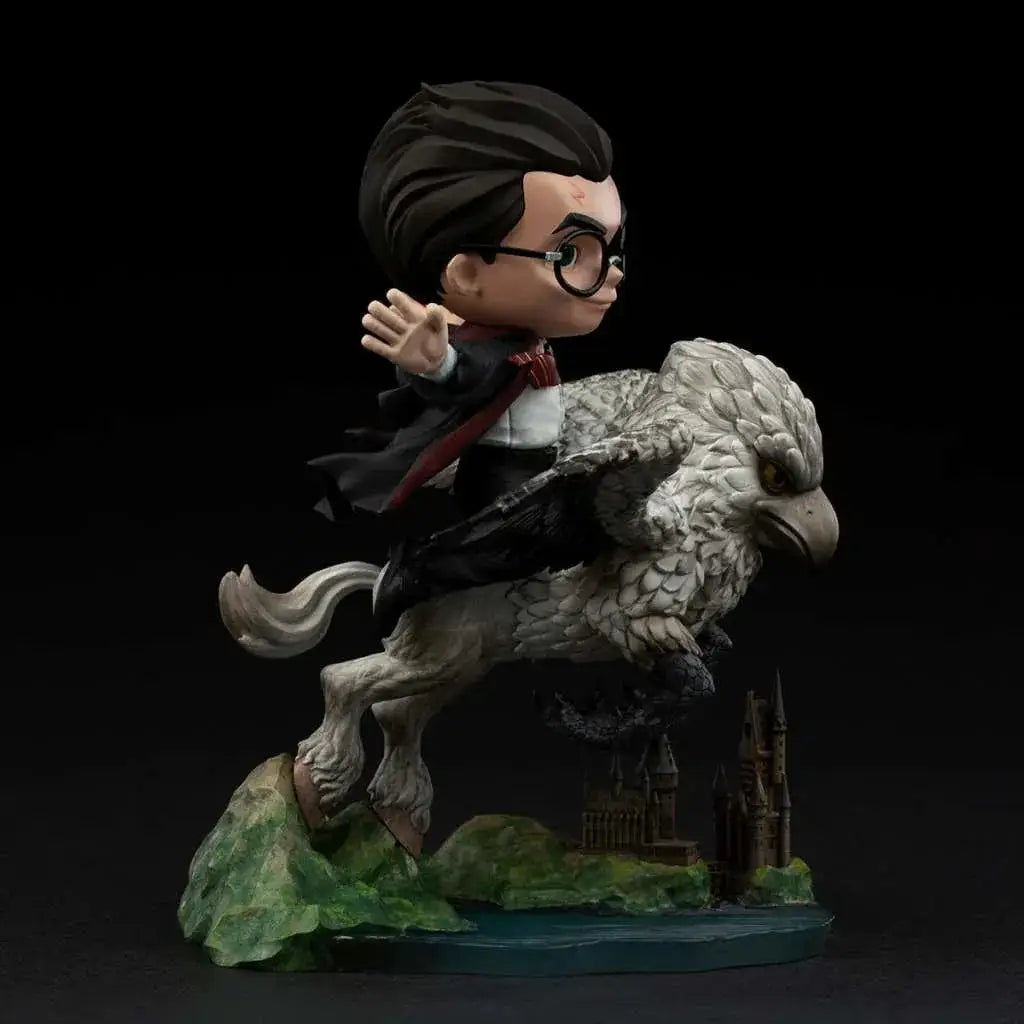 Chibi Harry Potter-figur på Buckbeak med glasögon och Hogwarts-bas