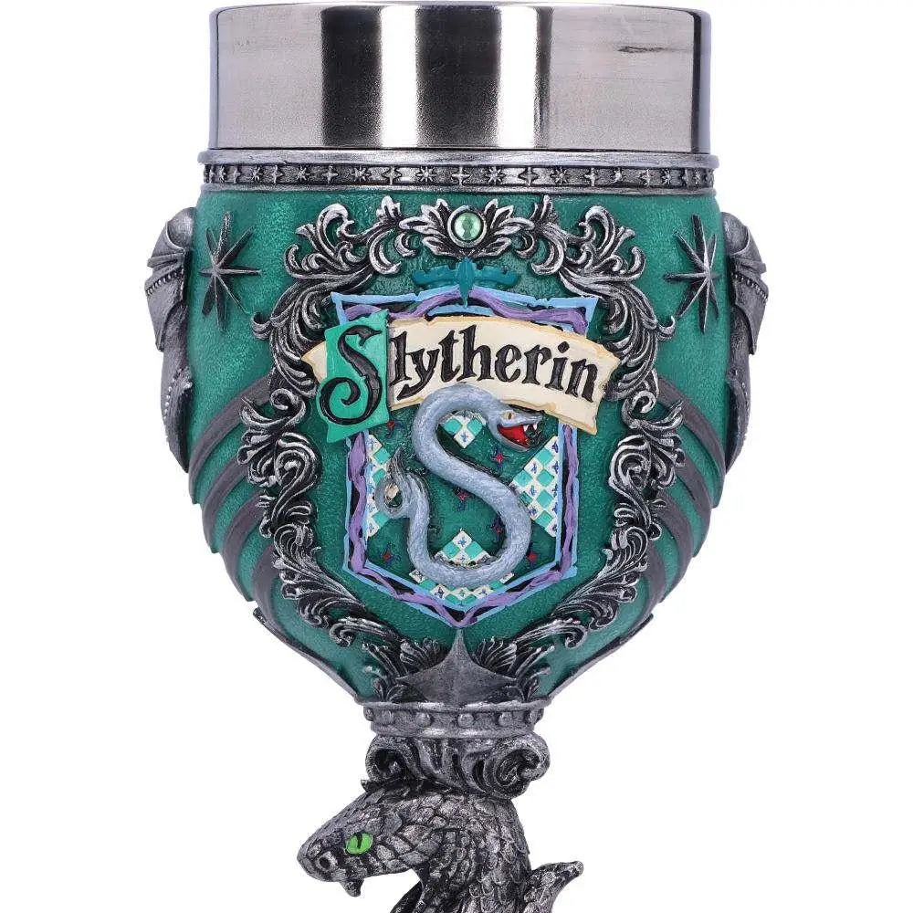 Grön och silverfärgad Slytherin-goblet med ormdekor, metallkant och ormhuvudsfot