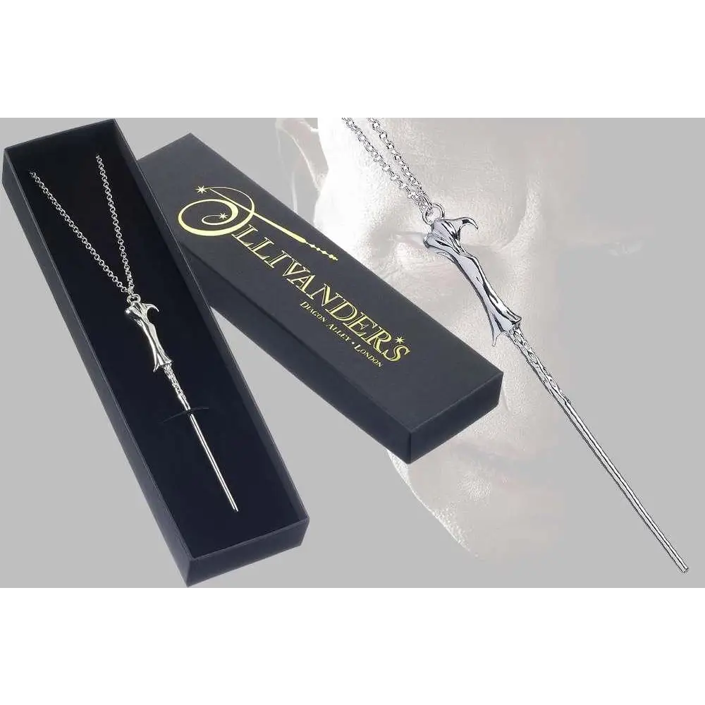 Silvrigt detaljerat trollstavshalsband inspirerat av Harry Potter och Voldemort