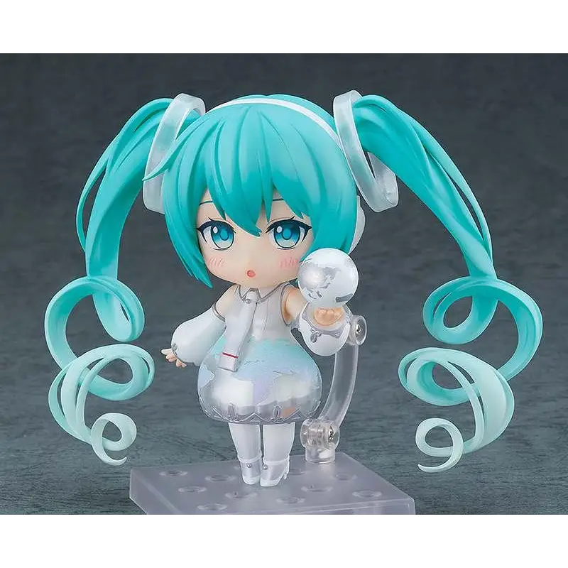 Turkosenhårig chibi-figur av Hatsune Miku i vit genomskinlig klänning, Nendoroid Expo 2021