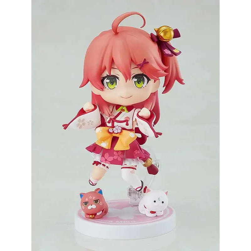 Chibi Nendoroid-figur av Hololive Sakura Miko i rosa hår och röd kimono med katter