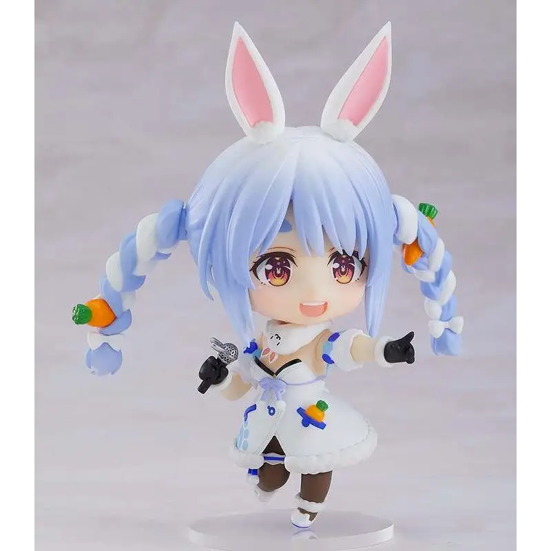 Chibi Nendoroid-figur av Hololive Usada Pekora med ljusblått hår, vita kaninöron med rosa insidor och flätade tofsar prydda med morotsformade accessoarer