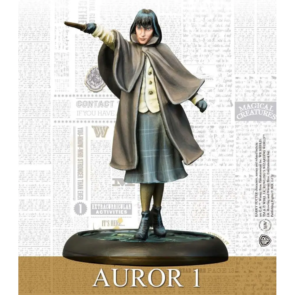 Detaljerad figur av auror i brun mantel, beige väst och rutig kjol på mörk bas från Hpmag Barty Crouch Sr & Aurors Miniatyrset